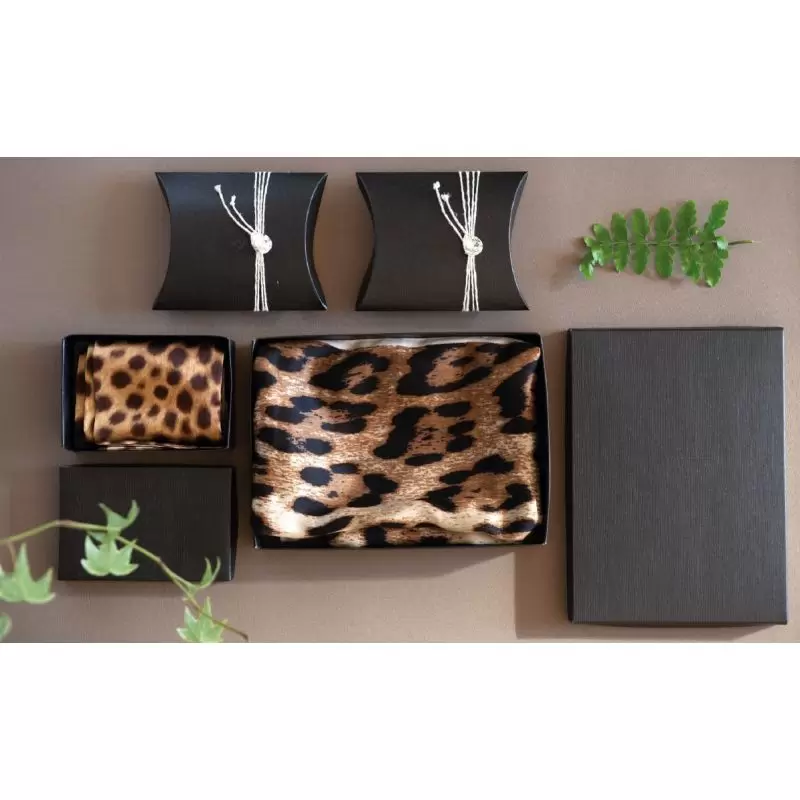 Kaste Busta spilvens melns